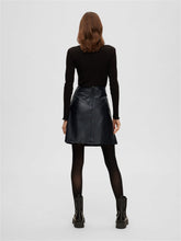 Indlæs billede til gallerivisning Selected Femme SLFNEW IBI MW LEATHER SKIRT B NOOS
