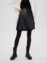 Indlæs billede til gallerivisning Selected Femme SLFNEW IBI MW LEATHER SKIRT B NOOS
